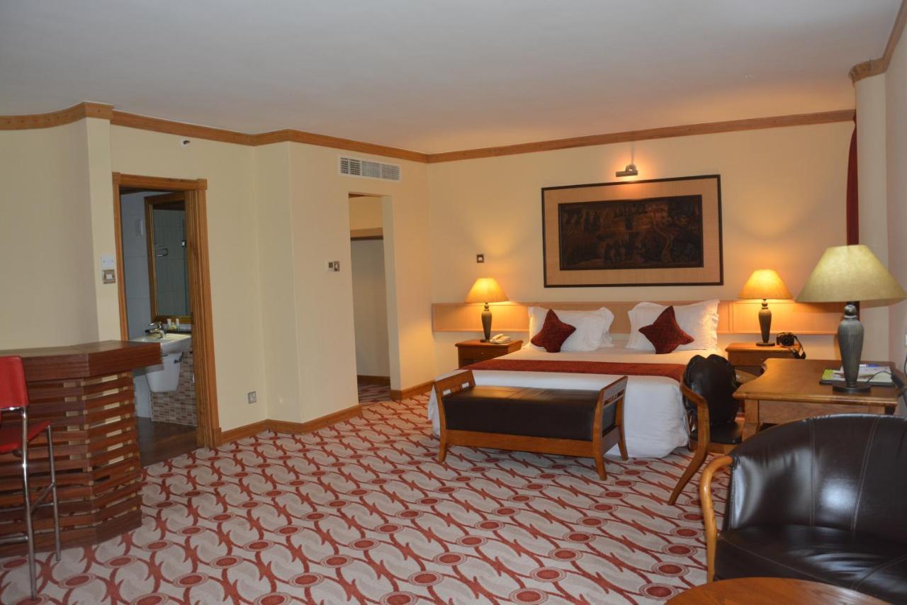 Golf Course Hotel Kampala Bagian luar foto