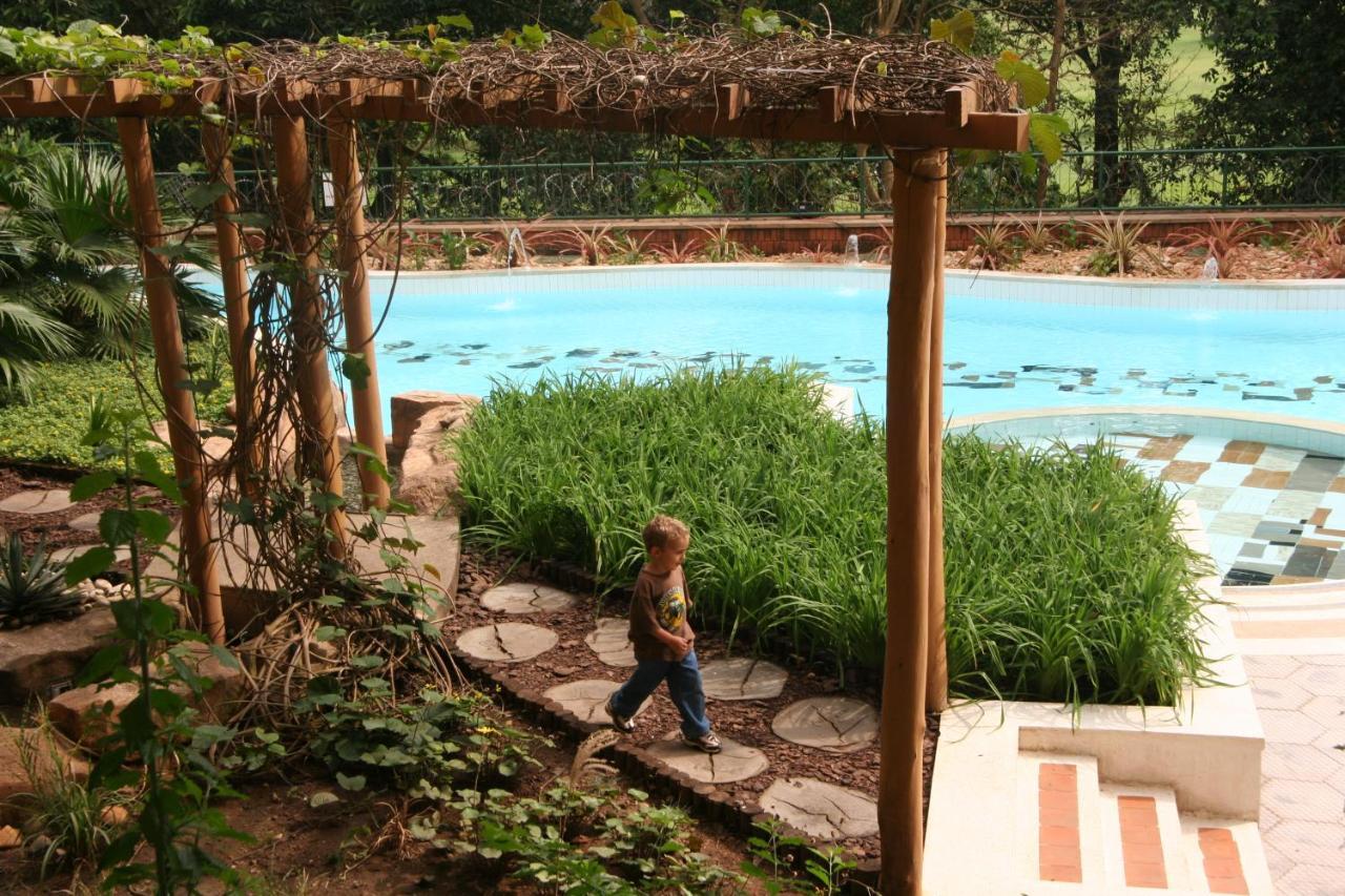 Golf Course Hotel Kampala Bagian luar foto