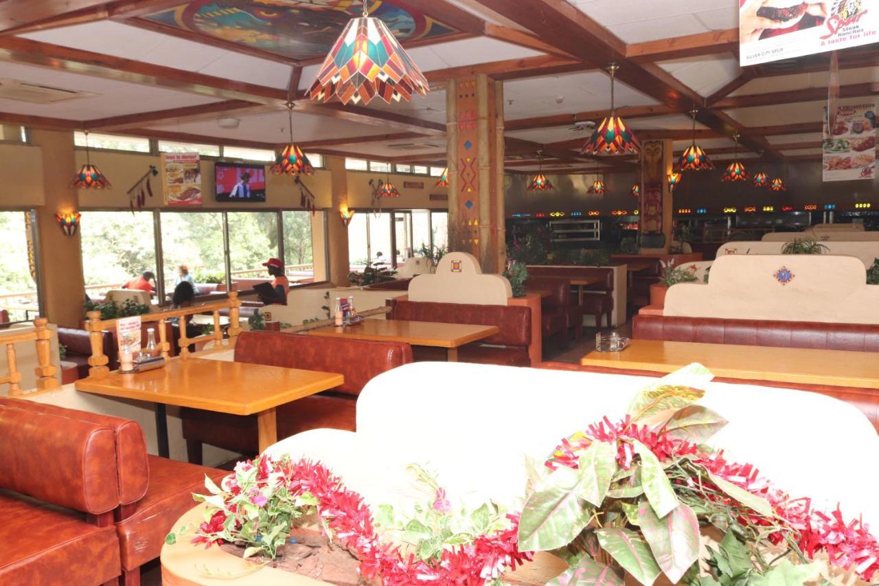 Golf Course Hotel Kampala Bagian luar foto