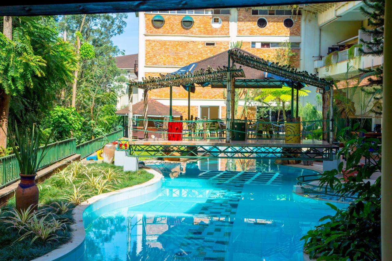 Golf Course Hotel Kampala Bagian luar foto