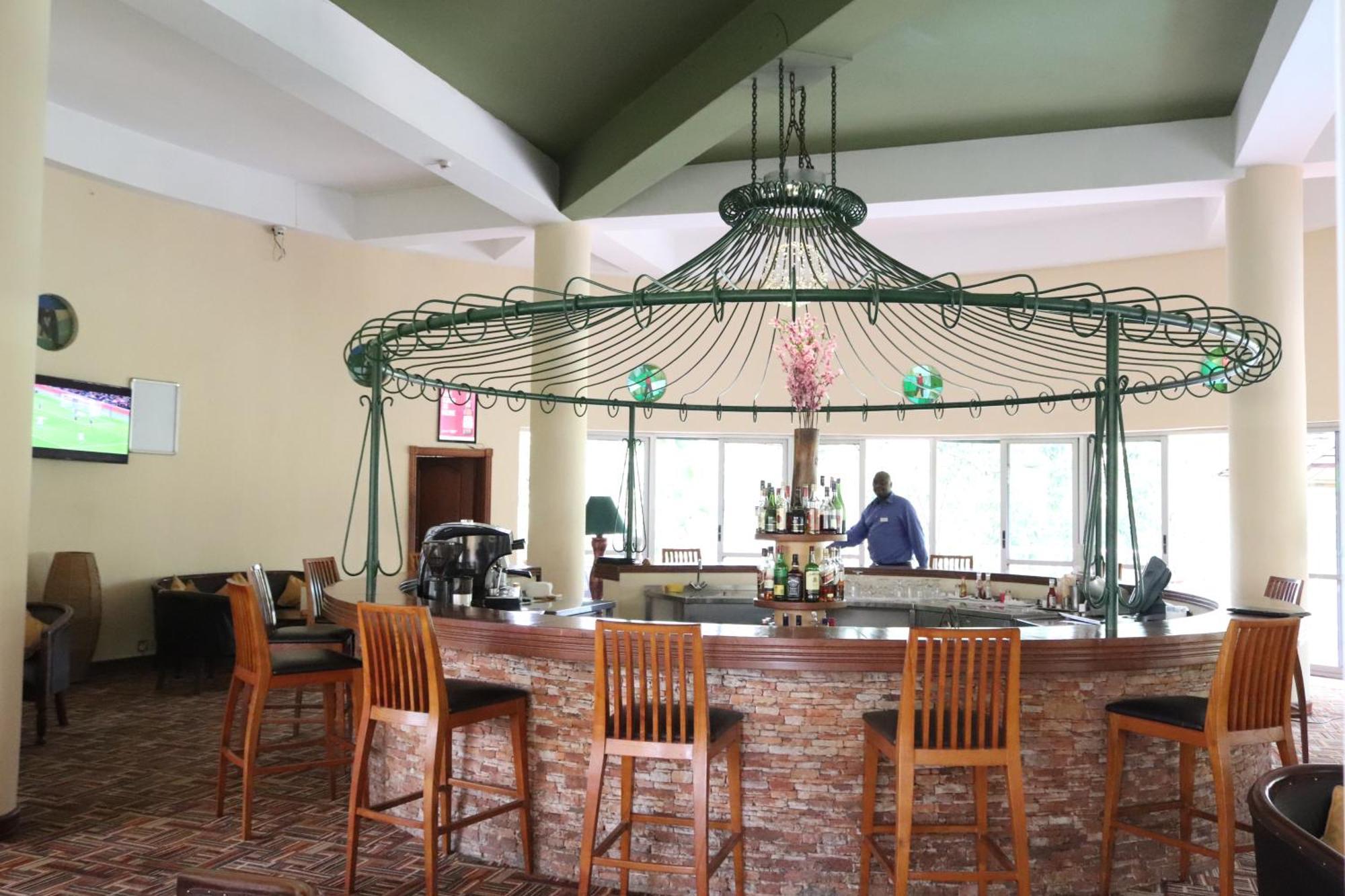 Golf Course Hotel Kampala Bagian luar foto