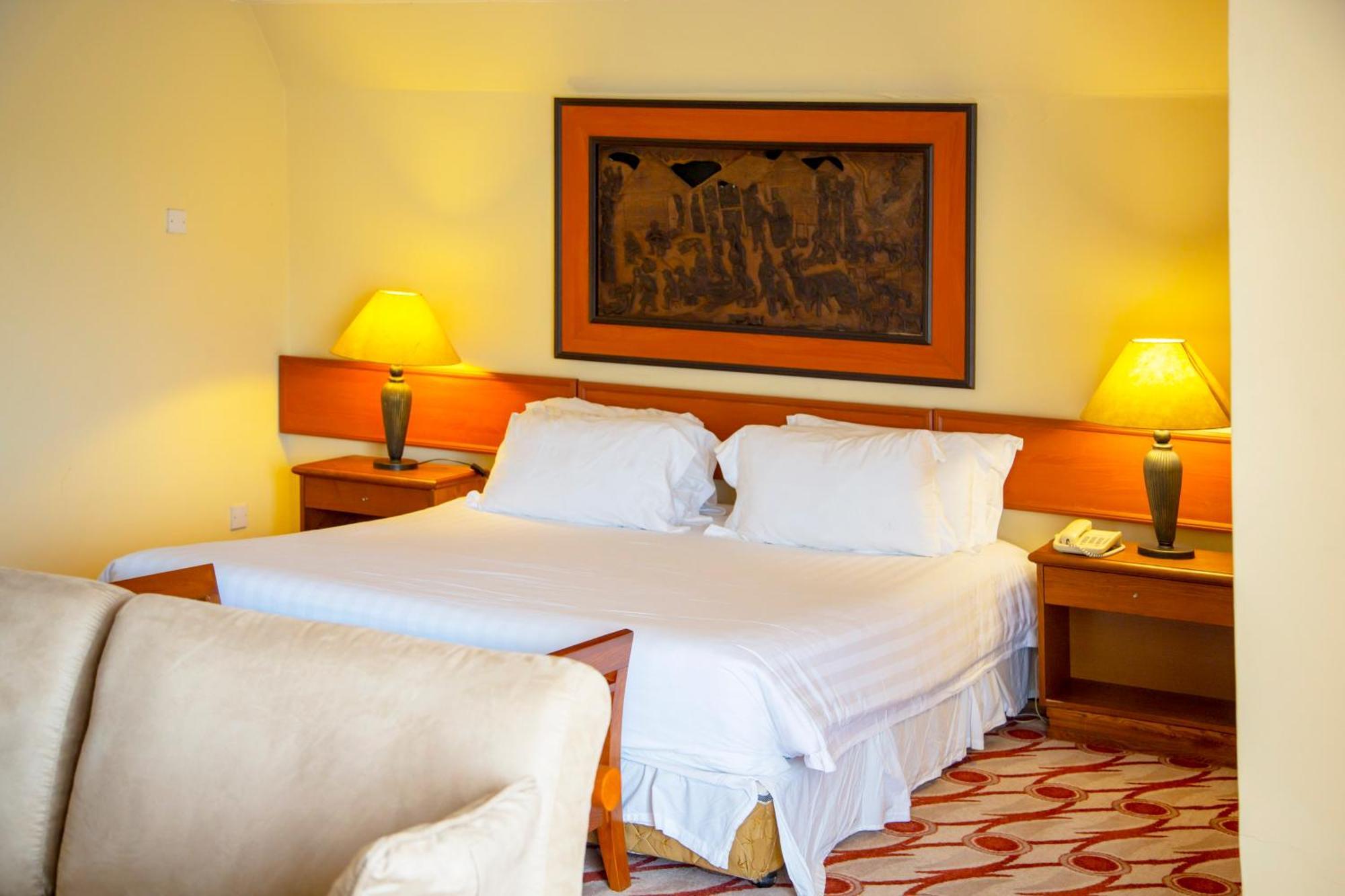 Golf Course Hotel Kampala Bagian luar foto