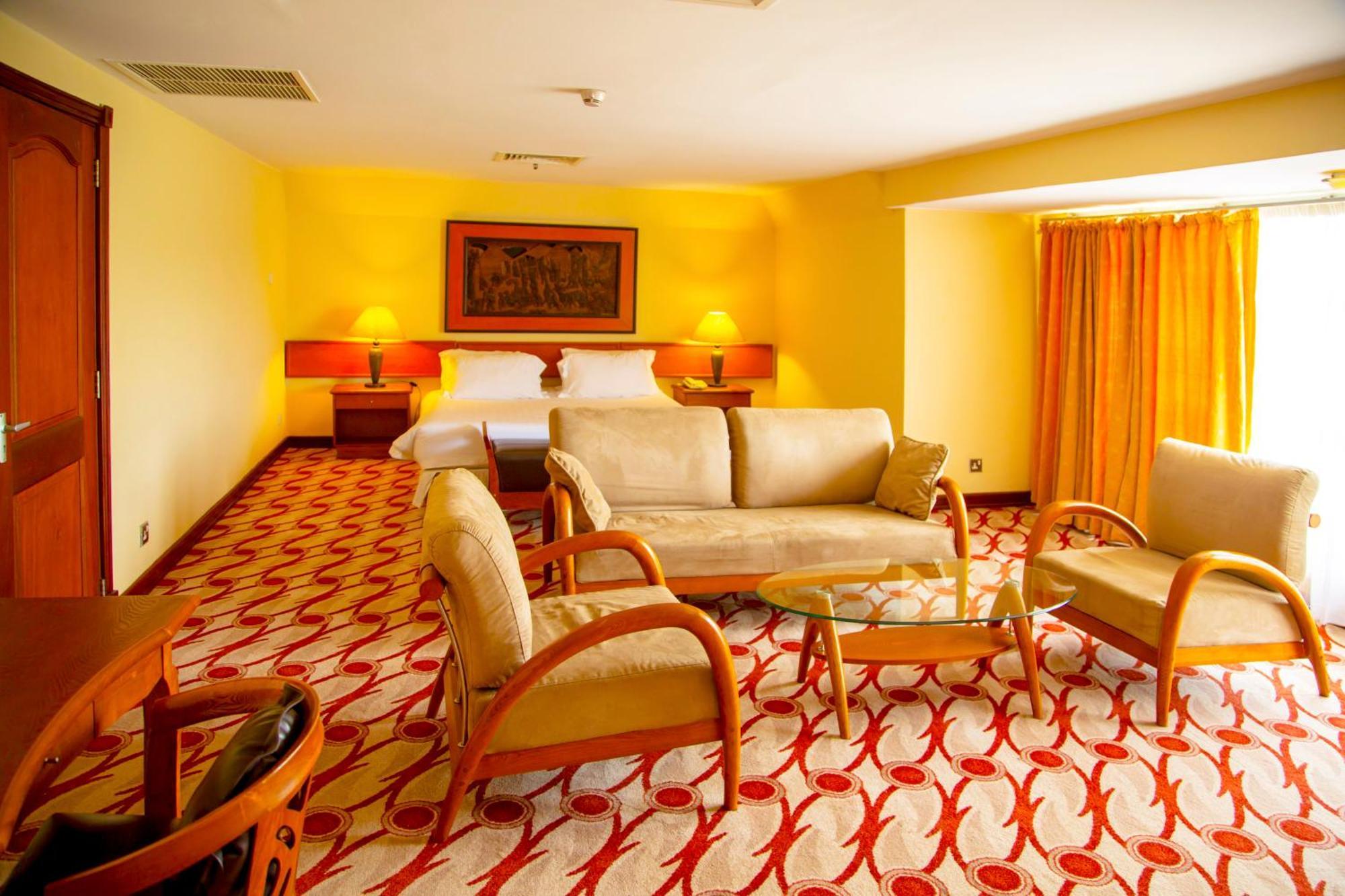 Golf Course Hotel Kampala Bagian luar foto