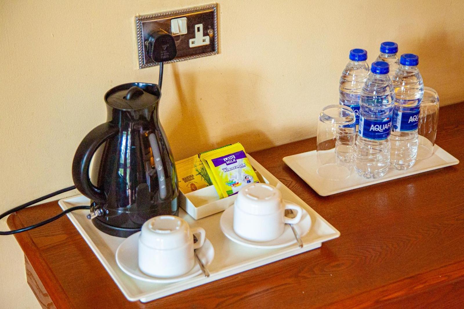 Golf Course Hotel Kampala Bagian luar foto