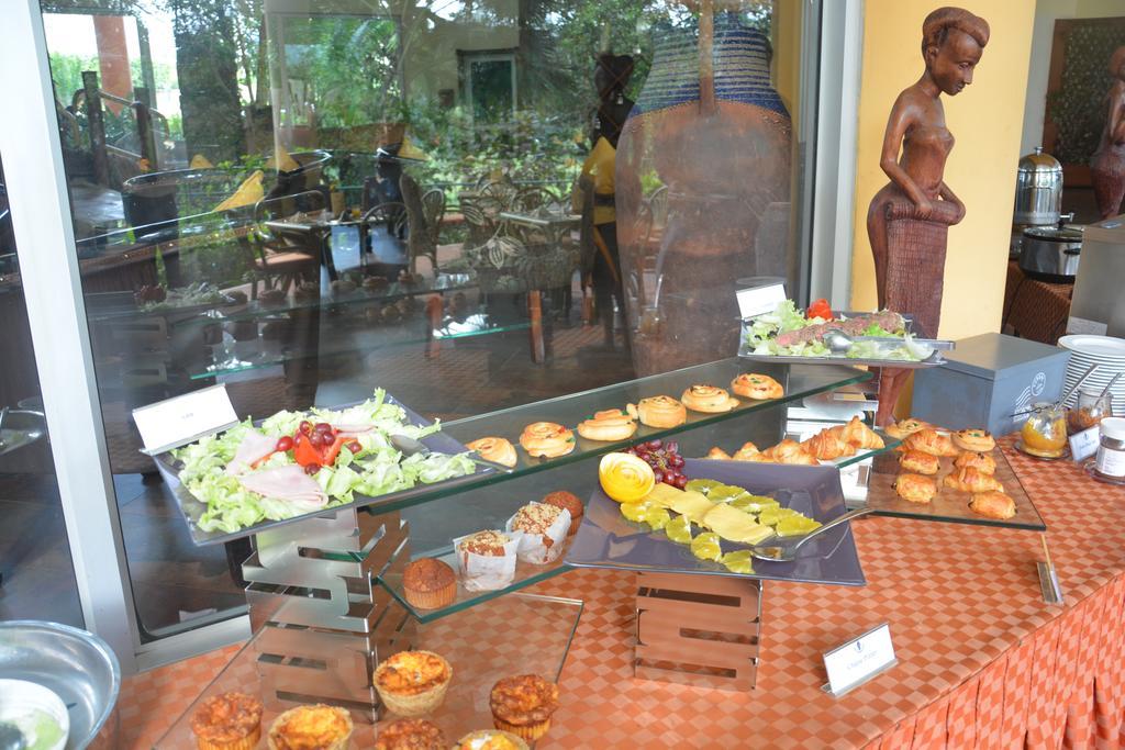Golf Course Hotel Kampala Bagian luar foto
