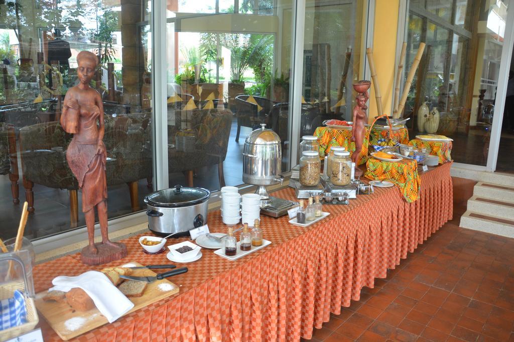 Golf Course Hotel Kampala Bagian luar foto