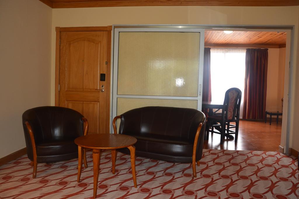 Golf Course Hotel Kampala Bagian luar foto