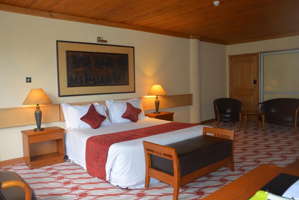 Golf Course Hotel Kampala Bagian luar foto